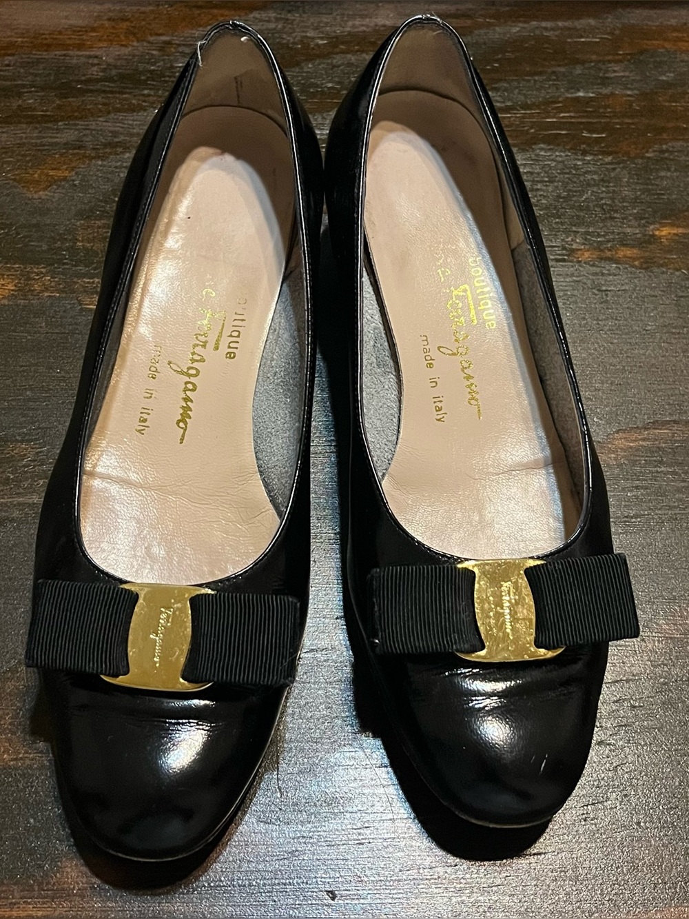 Vintage Ferragamo Boutique Black Patent Leather Vara Bow Low Heel Pumps Size 7